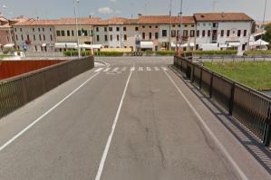 [Asfaltatura del ponte sul fiume Lemene, disagi per la circolazione]