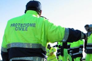 [Annone, la Protezione Civile ha messo in sicurezza l'Albero di Natale]