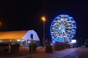 [Una ruota panoramica a Bibione]