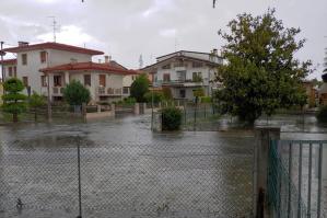 [Forti piogge nel primo pomeriggio di ieri: disagi a San Nicolò e Fossalato]
