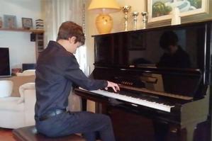 [Il giovane pianista Lorenzo Marzin in concerto dal Municipio di Portogruaro]