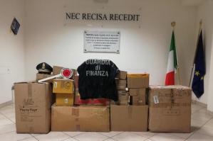 [Portogruaro, sequestrate 30mila mascherine e articoli contraffatti]