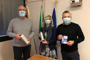 [Basta plastica a scuola, consegnate le borracce alle scuole concordiesi]