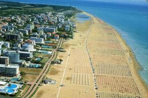 [“Spiagge sicure”: Bibione potenzia il controllo sul territorio con più agenti ]