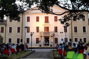 [Teatro in Villa Mocenigo: al via il 12 luglio con uno spettacolo di Fo]