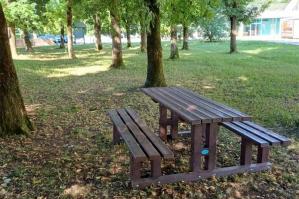 [Un nuovo tavolo da picnic al Giardino Botanico]