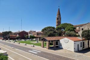 [Al via i lavori di sistemazione della pavimentazione di Piazza Vescovado di Caorle]