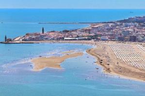 [Si alza il sipario sulla stagione balneare 2025: servizi in spiaggia garantiti in attesa dell'ultimazione dell'iter per l'assegnazione delle concessioni demaniali]