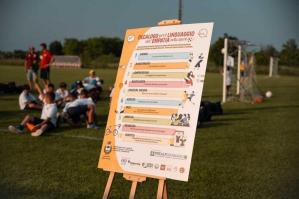 [ Dieci regole per il linguaggio dell’empatia nello sport: a Teglio Veneto è stato presentato e affisso il “Decalogo per il linguaggio dell’empatia nello sport” in sette luoghi del Comune]