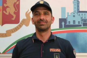 [Poliziotto salva bimba a Jesolo.]