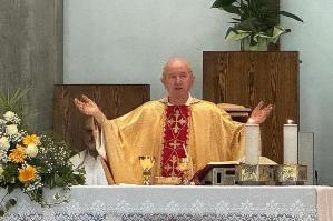 [Don Livio festeggia a Santa Rita il 50Â° di sacerdozio]
