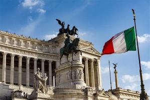 [Tradizioni italiane del tempo libero: dai festival del vino ai moderni svaghi online]