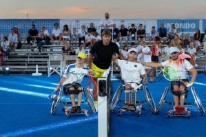 [Azzurro Caorle: una serata di grande tennis, sorrisi ed inclusione sulla spiaggia della Madonnina]