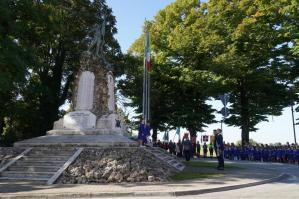 [Corbolone celebra il centenario del Monumento ai Caduti con gli alunni della primaria]
