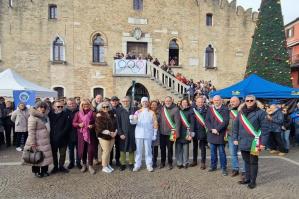 [La fiamma olimpica a Portogruaro, il sindaco Toffolo: “Grazie a tutti i cittadini che hanno reso storica questa giornata” ]