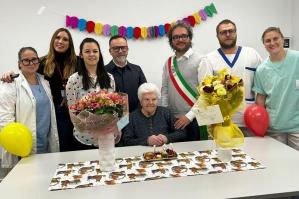 [Cinto Caomaggiore celebra i 103 anni di Natalina Daneluzzi: una vita lunga un secolo]