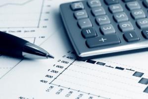 [Variazione di bilancio: in arrivo interventi alla scuola IV Novembre, alla piscina comunale e al cimitero di Lugugnana]