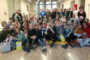 [Un libro ai nuovi nati portogruaresi: in biblioteca la consegna dell'omaggio ai genitori]