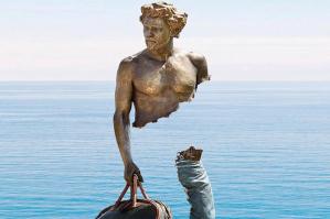 [Due opere di Bruno Catalano sul lungomare di Caorle: dal 28 aprile al 30 ottobre “I Viaggiatori” si affacciano sull’Adriatico]