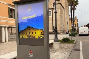 [Portogruaro, l’ANPI contro il totem pubblicitario in Piazza della Repubblica: “Offende la memoria di Antonio Pellegrini”]