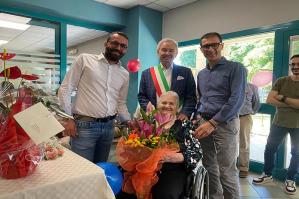 [Alla Francescon si festeggiano i 100 anni della signora Ricciardina Callegari]