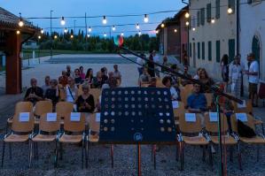 [La poesia incontra fotografia e musica nel secondo appuntamento di Notturni di Versi URLO!  ]