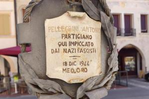 [Prosegue la raccolta firme per l'appello dedicato ad Antonio Pellegrini. L'ANPI sollecita lo spostamento del totem pubblicitario]