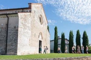 [Cordovado torna al Medioevo: visita guidata tra il Duomo Antico e Santa Caterina durante la rievocazione storica]