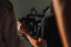 [Clément Cogitore sceglie Bibione per “Rivo Alto”, il nuovo film sulla fondazione di Venezia. Sabato 22 agosto il casting per trovare volti del territorio.]