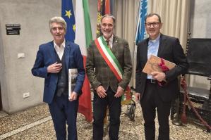 [Don Orioldo Marson ricevuto in municipio, il sindaco Toffolo: “Grati per la sua lunga attività formativa e spirituale a favore di intere generazioni”]